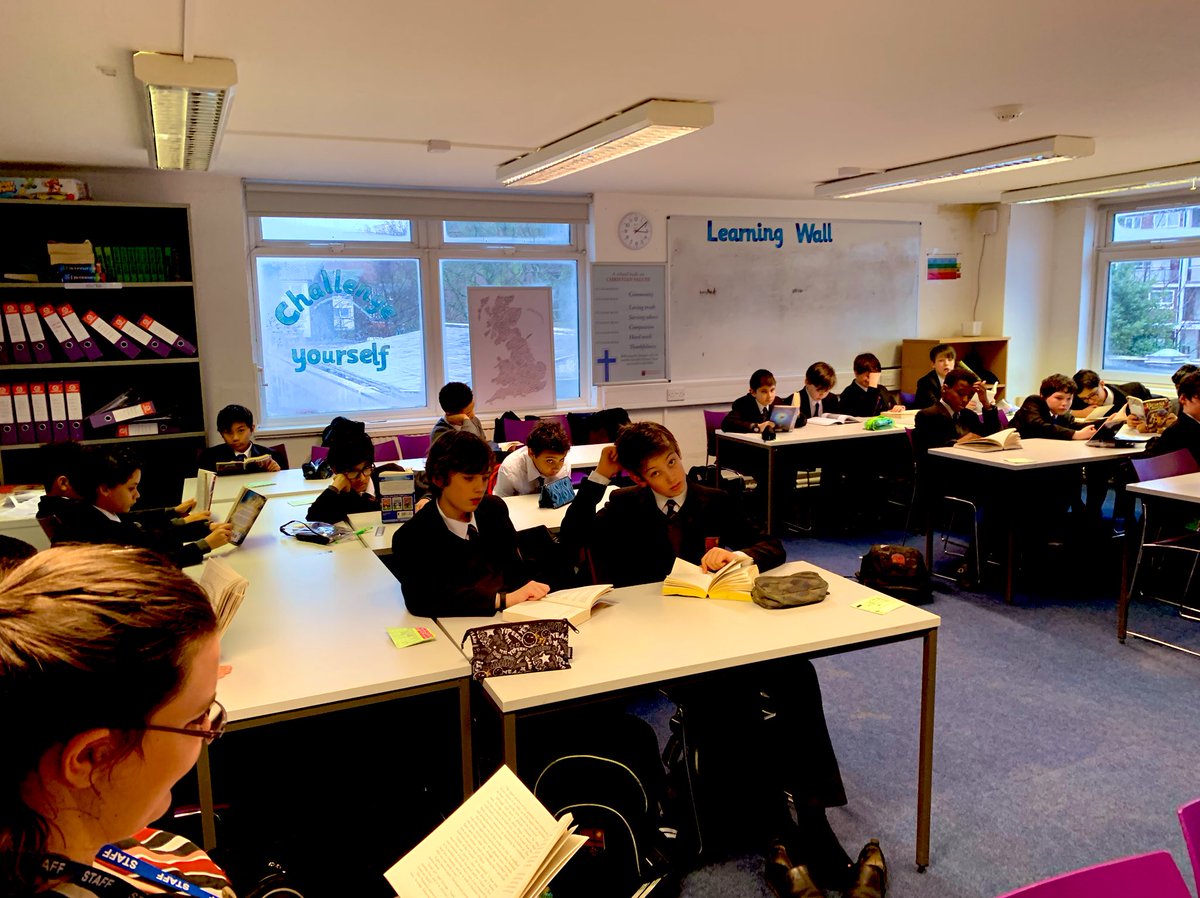 MsMonti_English's tweet photo. Happy World Book Day! @FulhamBoys #dropeverythingandread https://t.co/J0d3W03xha