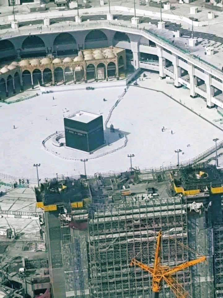 L’as-tu déjà vu vide ? 

Évacuation du Mataf pour stérilisation et désinfection des lieux. #Mecca