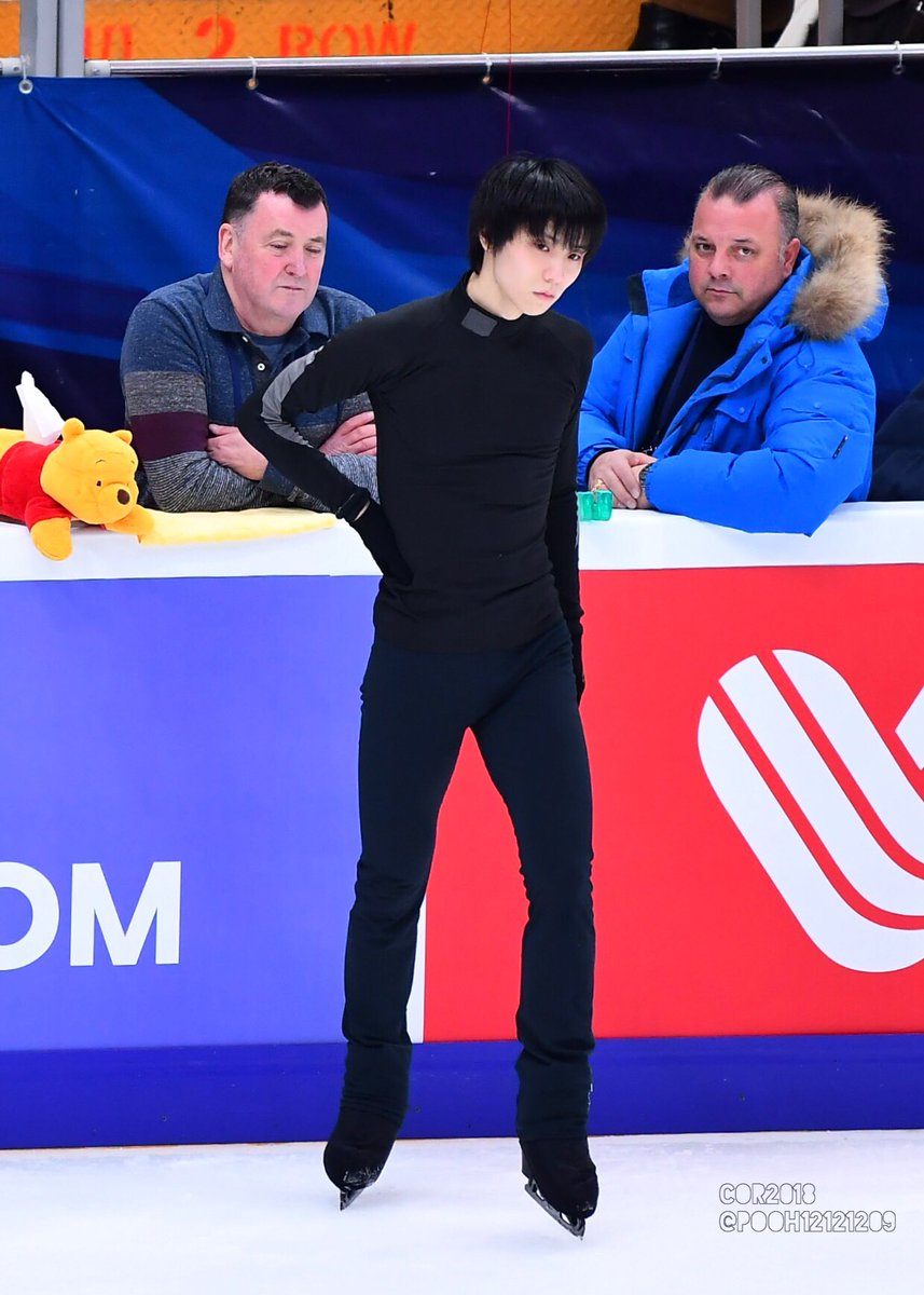 rin1212_'s tweet photo. ヤグザ4人組?

#COR2018
#羽生結弦
#YuzuruHanyu 
#凛写真 https://t.co/LQiIg1Losf