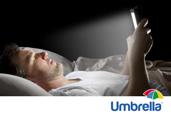 umbrella_sol's tweet photo. Expertos indican que el uso frecuente del celular perjudica la piel del rostro, ocasionando arrugas, manchas y hasta empeorar el acné, recuerda proteger tu piel diariamente. #Skincare #UmbrellaProtectores https://t.co/lW9ZjwkOvp