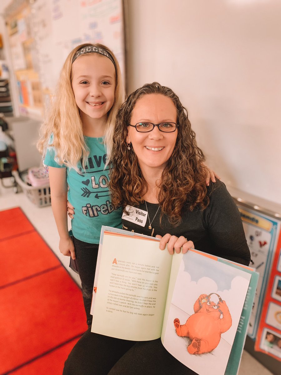 MissScottFHE's tweet photo. We got another mystery visit from a mom in our class..Vada’s mom! She read a story about the space needle in Seattle. #ReadAcrossAmericaWeek #mysteryreader https://t.co/SXHGFtRAHs