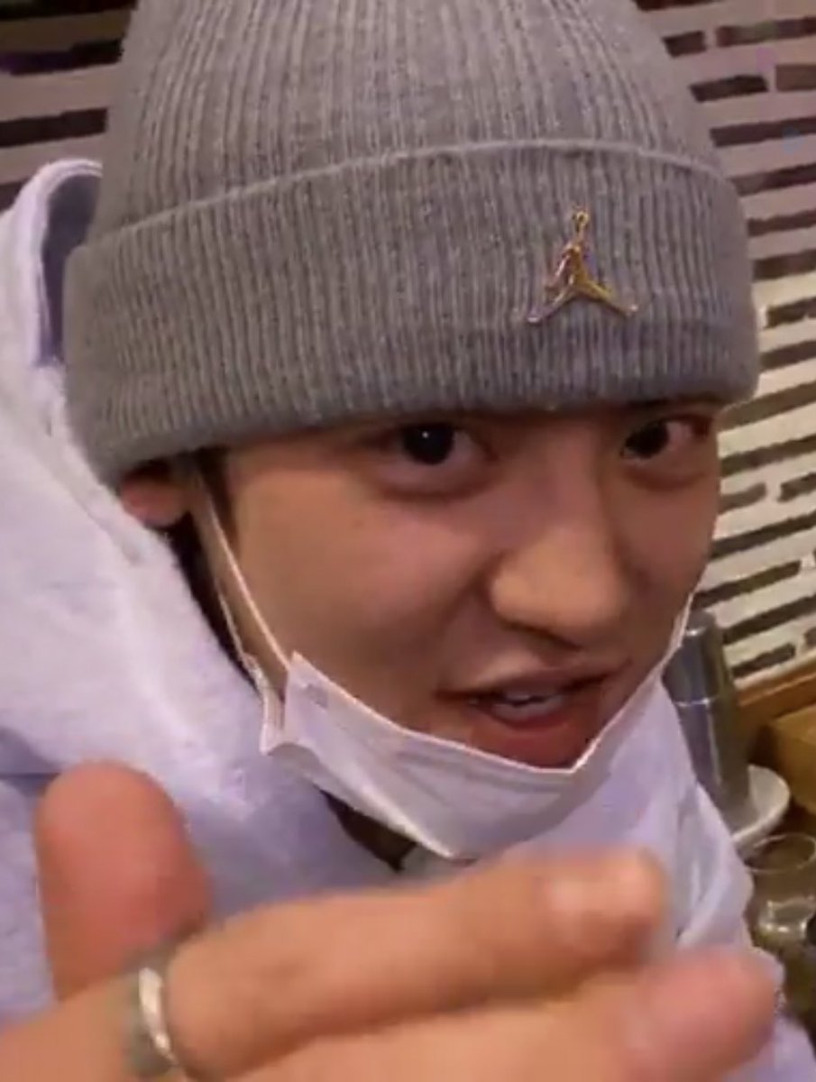 hahahyunii's tweet photo. ‘จับบ้านเด่วนี้เลยป๊ะ’
‘ทำไมยังไม่นอนอีกครับ’
‘ม๊ะบอกรอป๊ะย่อน ป๊ะจากับย้านยัน’
‘แล้วม๊าหนูไปไหนครับ’
‘ม๊ายอนข้างๆนุ’
‘อยากเห็นหน้าแม่ลูกหมูจังเลย’
//
‘จะกลับหรือยังครับ’
‘แก้วสุดท้ายแล้ว หนูพาลูกนอนก่อนเลยก็ได้’
‘จารอป๊ะ จานอนกอดป๊ะ’
‘ได้ยินแล้วนะครับ’
‘ไอ้ลูกหมูเอ้ย’ https://t.co/my19Xr9QAX