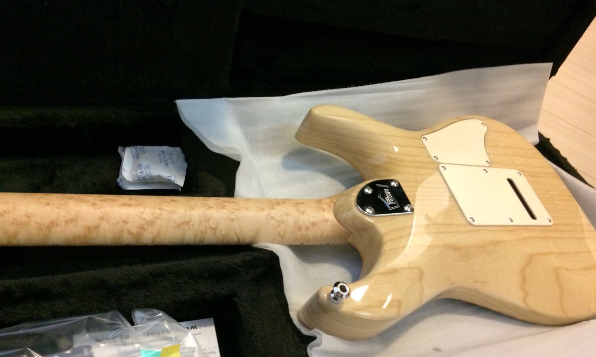 takumi_mura's tweet photo. ついに来ました!Kino Factory「treebud 24F」色々なアイデアを詰め込んだテスト機の役割も含んだ1本ですが即戦力でガンガン行けそうです、勿論SoudSpriteの秘密兵器搭載済みです。素晴らしすぎてメインギターに即採用です😊!
#kinofactory #kino #treebud #soundsprite #bareknuckle https://t.co/fyPkW7Wavb