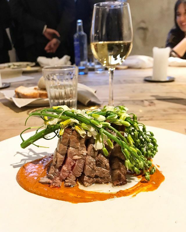 🇬🇧Stunning grilled red tuna cube with Romescu sauce and broccoli flowers at <a href="/fismuler/">fismuler</a>.
🇪🇸Un taco de atún rojo que no podía estar mejor: En su punto, tierno y jugoso, con salsa Romescu y flores de brocoli  que no las había probado nunca. Buenísimo.
En <a href="/fi/">asaisxdfgfdgn</a>… ift.tt/2vFTF6N
