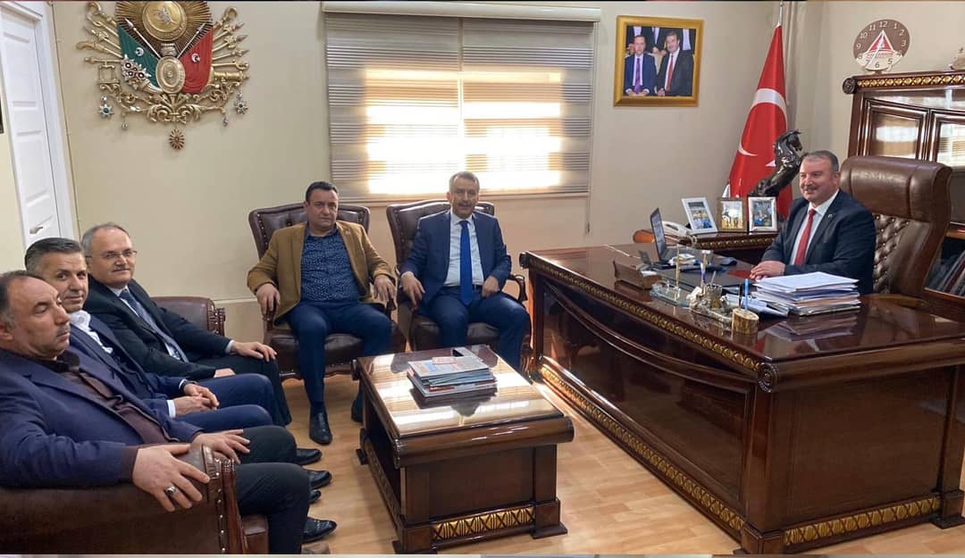 myksosyalmedya's tweet photo. Mesleki Yeterlilik Kurumu Başkanı Adem Ceylan, Mobilya sektöründe nitelikli iş gücünü oluşturmak için  Mobilyacılar ve Lakeciler Odası Başkanı Hüseyin Taklacı ve yönetimi ile toplantı düzenledi.
@ailevecalisma 
@ZehraZumrutS 
@AdemC06 https://t.co/K7ntSoeHyx