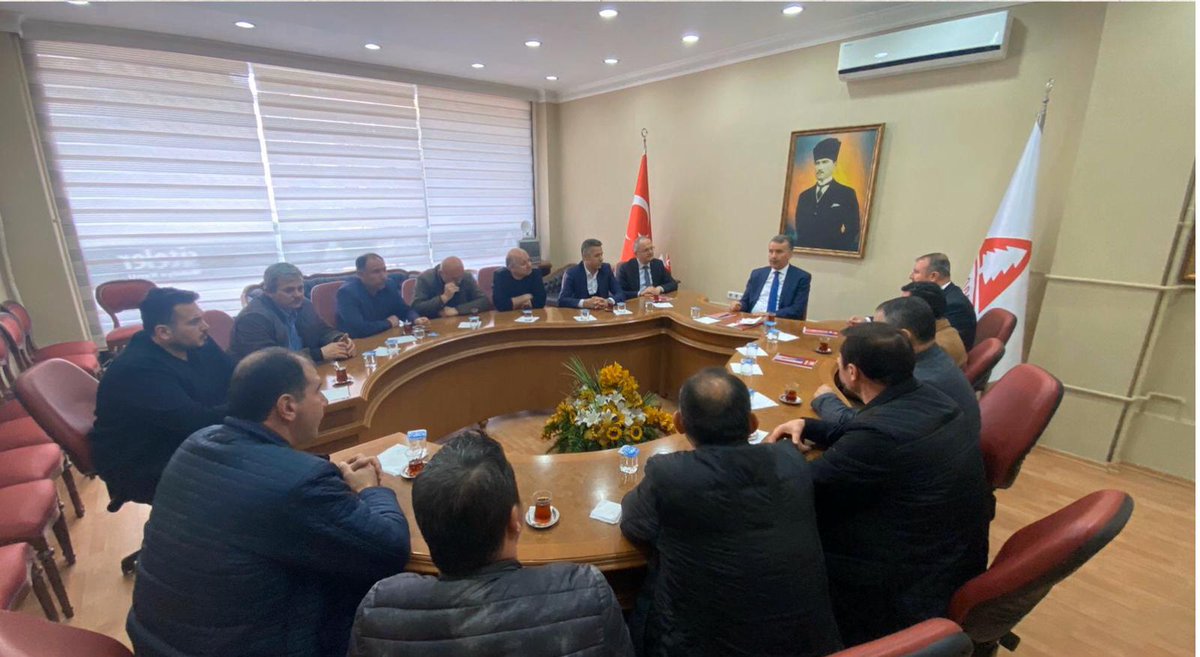 myksosyalmedya's tweet photo. Mesleki Yeterlilik Kurumu Başkanı Adem Ceylan, Mobilya sektöründe nitelikli iş gücünü oluşturmak için  Mobilyacılar ve Lakeciler Odası Başkanı Hüseyin Taklacı ve yönetimi ile toplantı düzenledi.
@ailevecalisma 
@ZehraZumrutS 
@AdemC06 https://t.co/K7ntSoeHyx