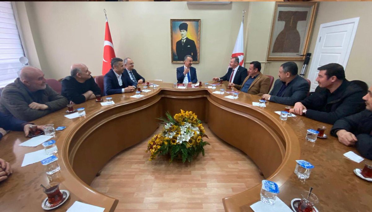 myksosyalmedya's tweet photo. Mesleki Yeterlilik Kurumu Başkanı Adem Ceylan, Mobilya sektöründe nitelikli iş gücünü oluşturmak için  Mobilyacılar ve Lakeciler Odası Başkanı Hüseyin Taklacı ve yönetimi ile toplantı düzenledi.
@ailevecalisma 
@ZehraZumrutS 
@AdemC06 https://t.co/K7ntSoeHyx
