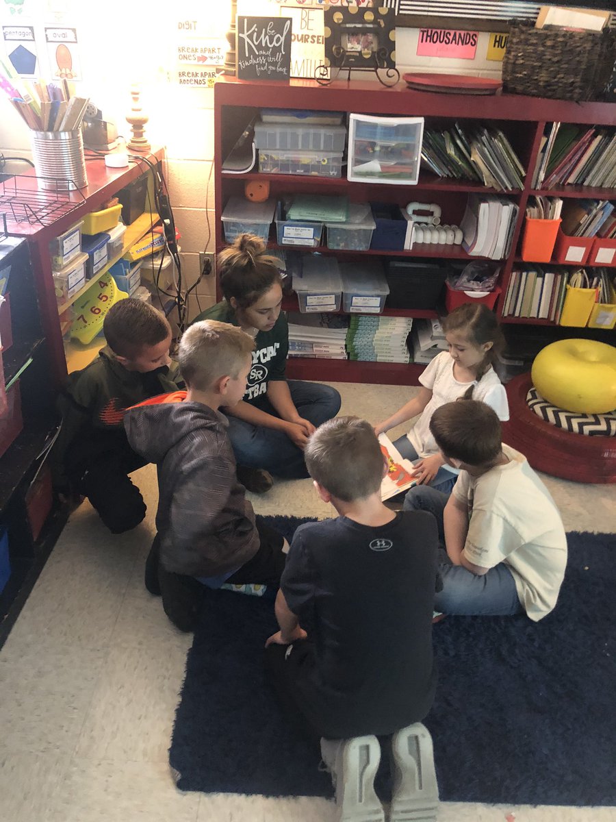CoachForsman_SR's tweet photo. Softball girls reading to our elementary kiddos!!! https://t.co/rx4pfaXs48
