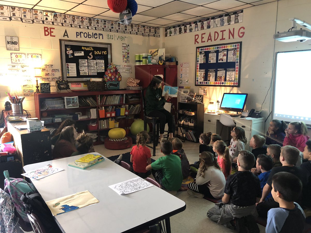 CoachForsman_SR's tweet photo. Softball girls reading to our elementary kiddos!!! https://t.co/rx4pfaXs48