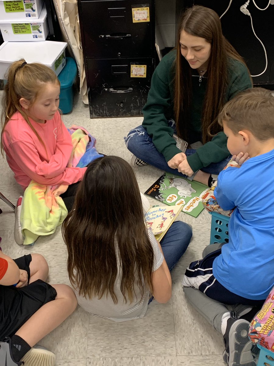 CoachForsman_SR's tweet photo. Softball girls reading to our elementary kiddos!!! https://t.co/rx4pfaXs48