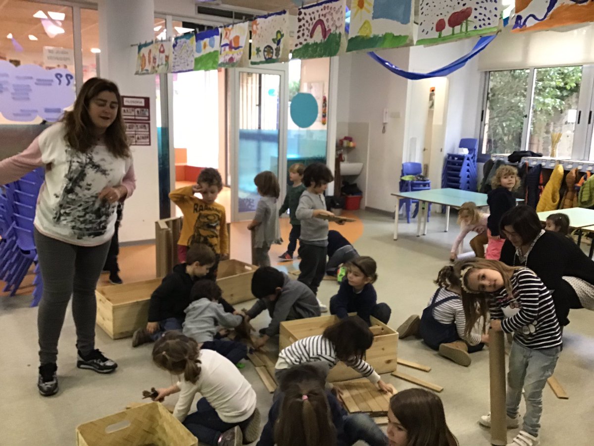 escolasadako's tweet photo. Avui els nens i nenes d’ #EI4SDK han passat un fabulós dia a l’escola gran d’@escolasadako!!!
Han aprofitat que els nens de #EI5SDK estan de convivències. Estan tots amb un somriure a la cara, perquè per primera vegada han passat un dia a l’escola gran!!!
#CapsComunicacioSDK https://t.co/6ogPcxyWOd