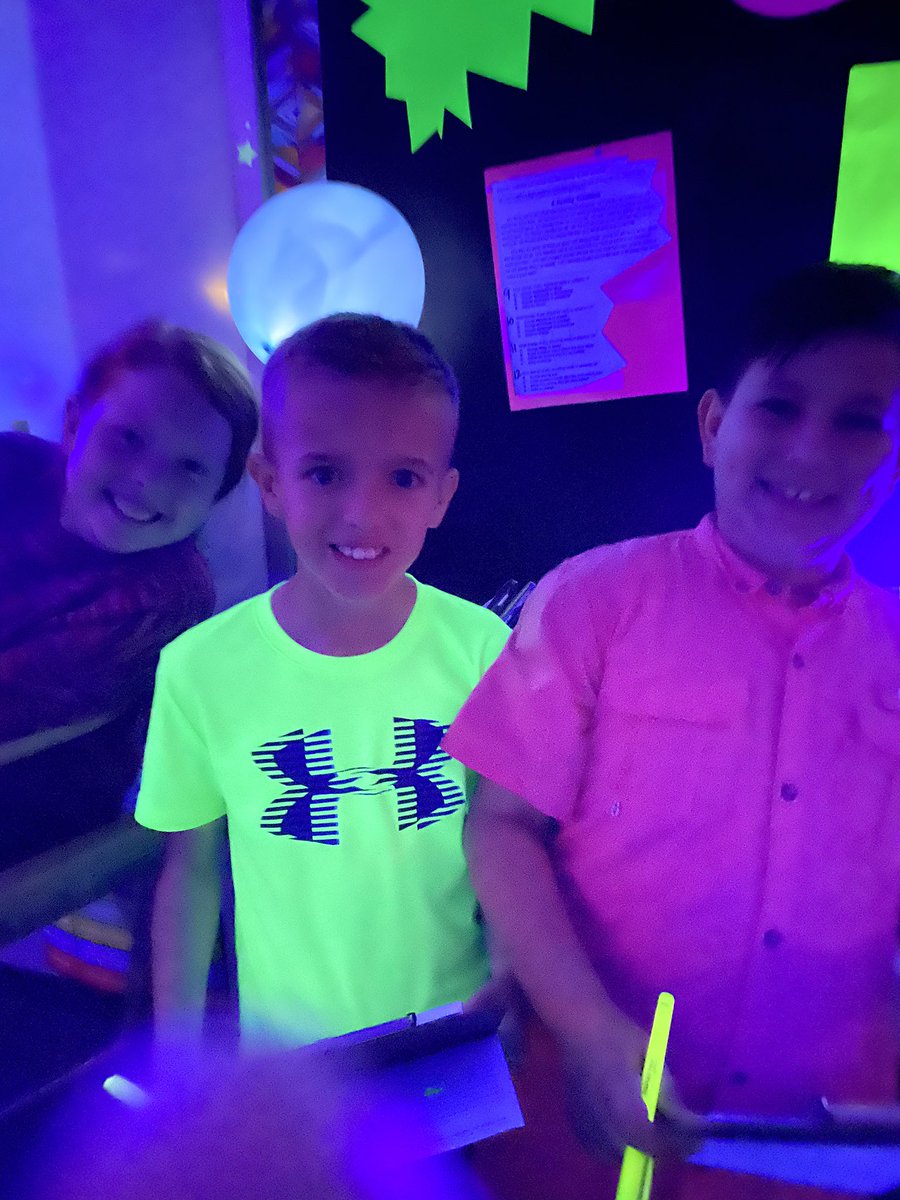 AmyBarner2's tweet photo. GLOW Editing! #editing&amp;revisingpractice #brockintermediate #brockisd #barnerbunch4th https://t.co/IZa1TlZl8c