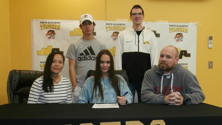 Congrats to <a href="/NA_GirlsLax/">NAGLAX</a> senior Caitlyn Watson for signing her letter of intent with <a href="/BoroAthletics/">Edinboro Athletics</a>/@Boro_Lacrosse to continue her academic and athletic career!

Story: athletics.northallegheny.org/news/caitlyn-w…