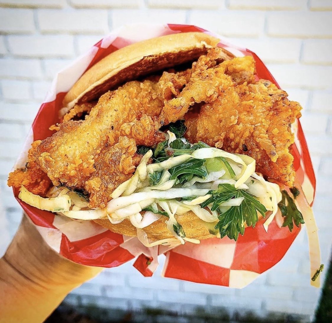 Bet you can’t wait to take a bite out of this 😋 The roosters are out roaming 11am-2pm. Locations 👇 📸🙏: eater_dc 
🚚📍#20th &amp; L st 
🚚📍#CapSouth (111 D St SE)
🚚📍#UnionStation (2 Mass Ave)