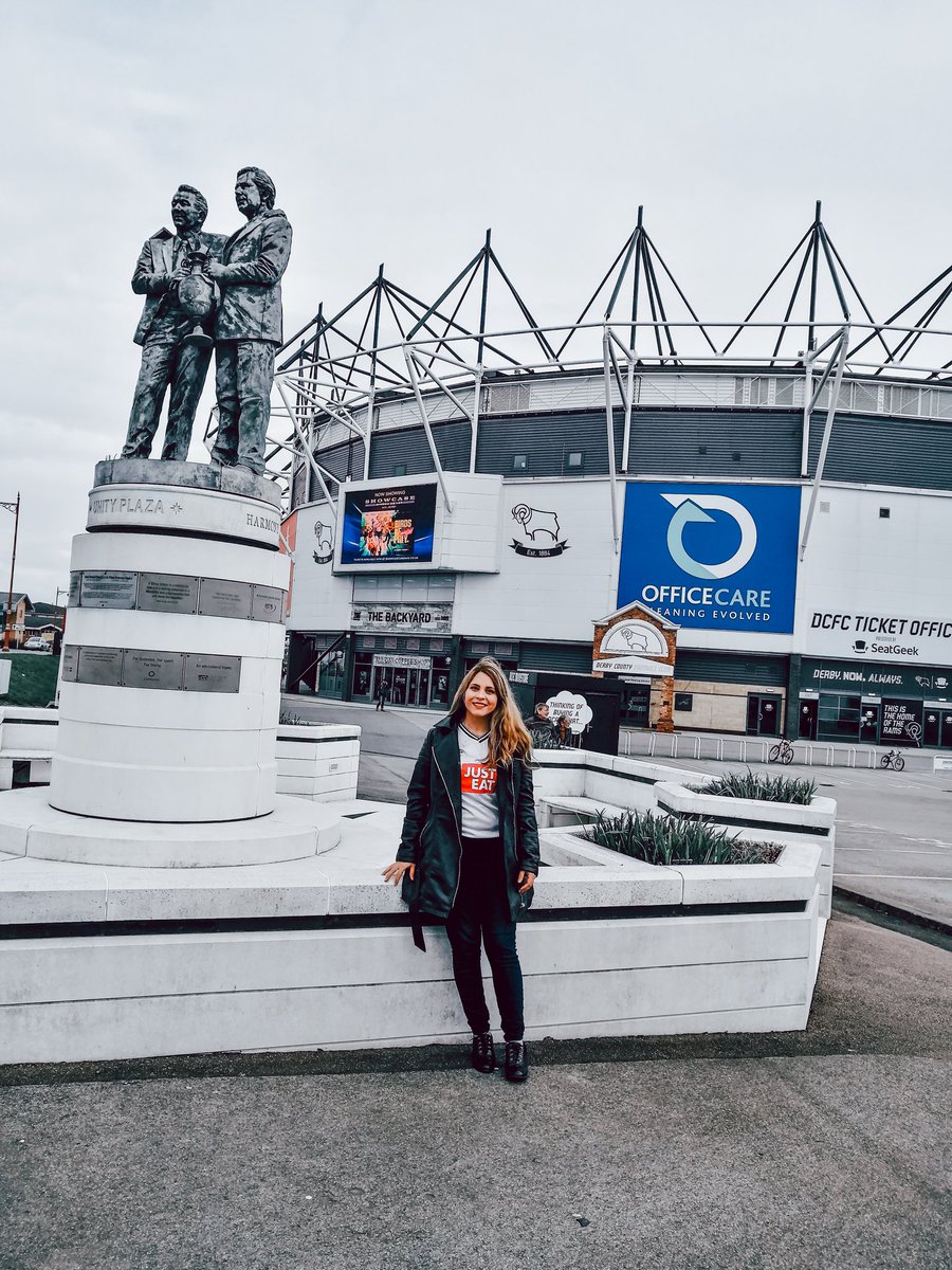 twitcherqueen's tweet photo. I'M HOME! ❤️⚽🐏#dcfcfans #DCFCvMUFC https://t.co/yDQWw6WUjy