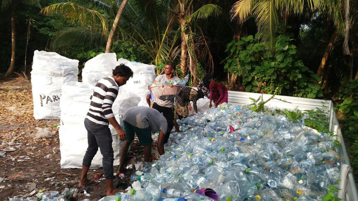 FEDAC04's tweet photo. Fulhi mubaarathugai ehkurevunu fulhi thakuge therein mihaathanah nufonuvi huri fulhithah mivanee fonuvumah thahyaaru kurevifa. Mikamuga eheetherikan foarukohdhin hurihaa faraithakah varah bodah shukuriyaa.
#NALANALAFEYDHOO
#plasticnoongotheh https://t.co/arQXLpz16o