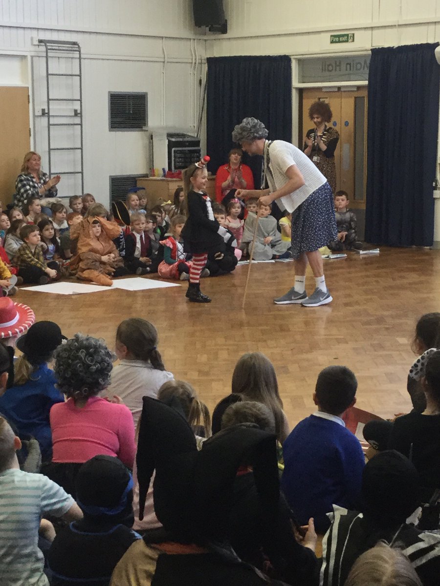 MissCoopey's tweet photo. What a great World Book Day Assembly! The costumes never cease to amaze. @SimpsonsLane https://t.co/ghpTO3DpVz