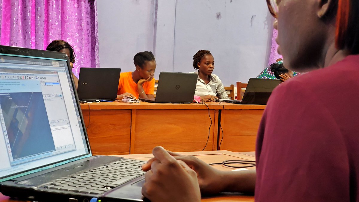 AUFBenin's tweet photo. [#Actus] Appui aux communautés de pratiques : Formation en cartographie numérique (#OSM &amp; #SIG libre) pour une vingtaine de filles et femmes, organisée et animée par @osmbenin. En cours, 5-7 mars 2020 au #CNFC 

#GirlsMap #GirlsMap4BJ  #OpenStreetMap #OSM  #WomenInTech #Gender https://t.co/idVHz8TCxv