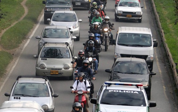 rdfluye's tweet photo. Incentivar el uso de bicicletas y transporte público, así como la implementación de horarios flexibles en empresas, colegios y comercios son algunas de las soluciones a tapones y desórdenes en la movilidad que ya han dado resultado en algunas ciudades #MovilidadSostenible https://t.co/VPQhhkUTjz
