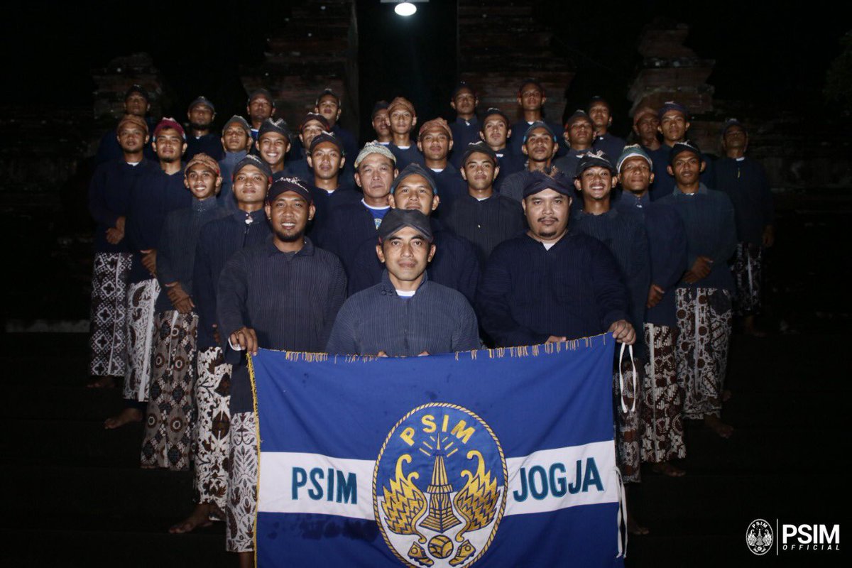 Alhamdulillah, selesai sudah rangkaian acara ziarah Makam Raja-raja Mataram malam hari ini. 🙏🏼

#LaskarMataram #AYDK