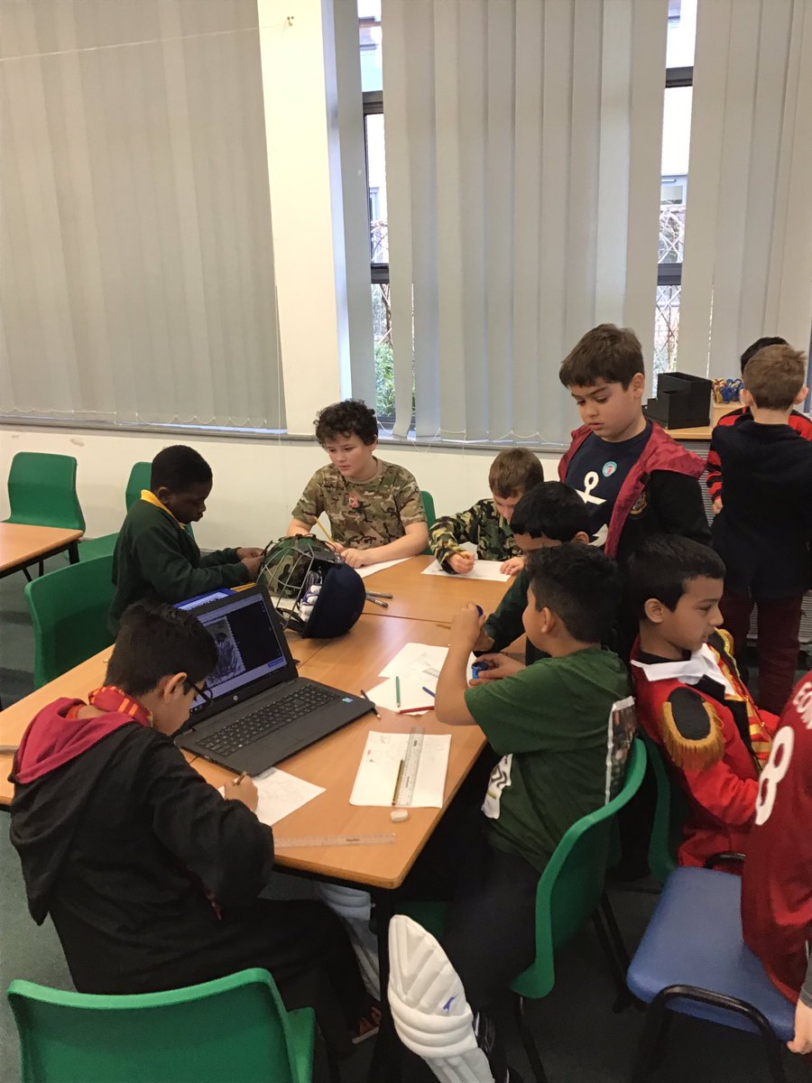 owlsMPS's tweet photo. Year 4 Owl Class enjoying World Book Day. https://t.co/by1O8N50xj