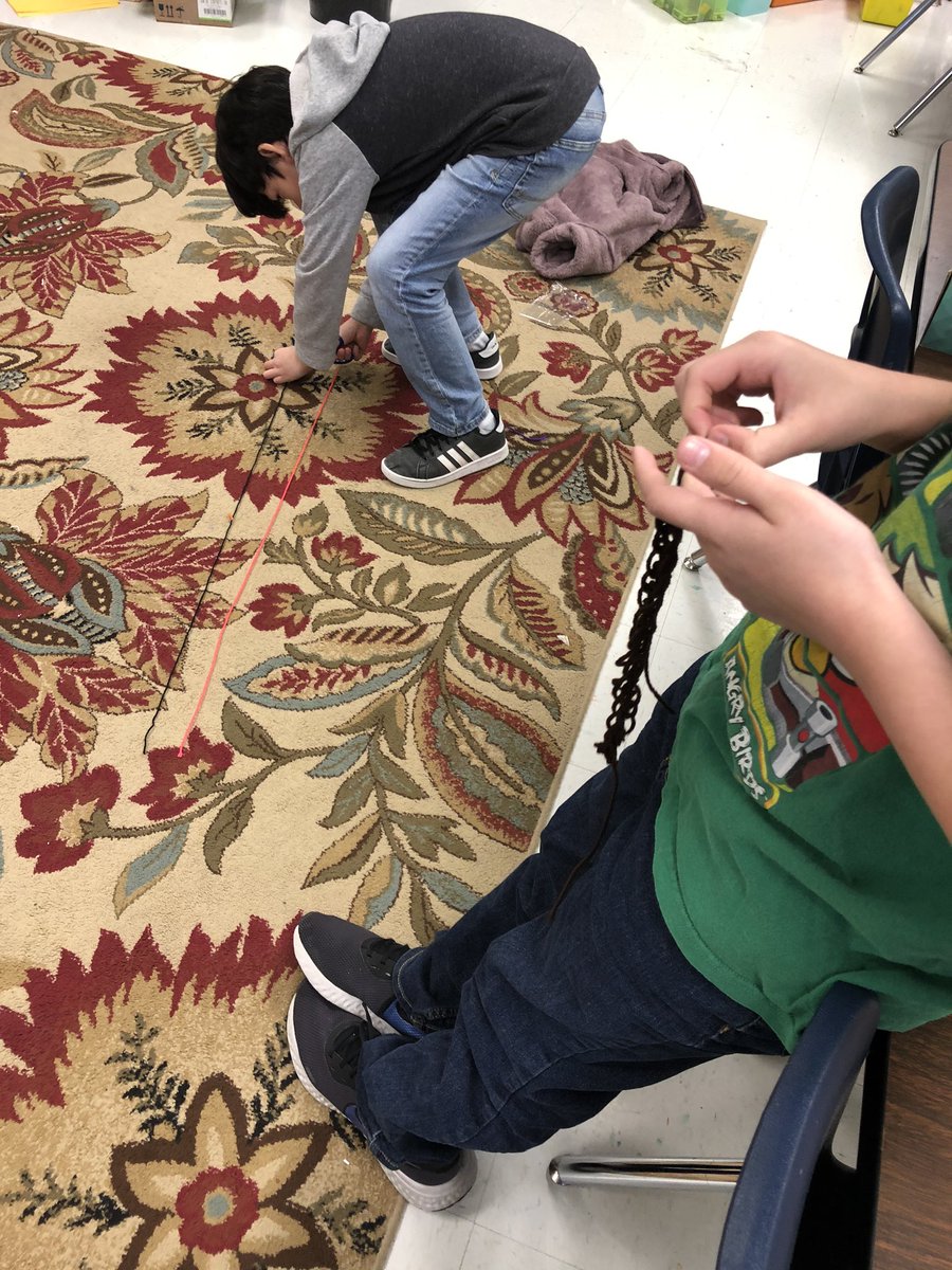 almadeleonrocha's tweet photo. Finger knitting, artist stations, creativity flowing! @NISDFineArts @NISDWanke #bigartday https://t.co/9bPsR6tJZe