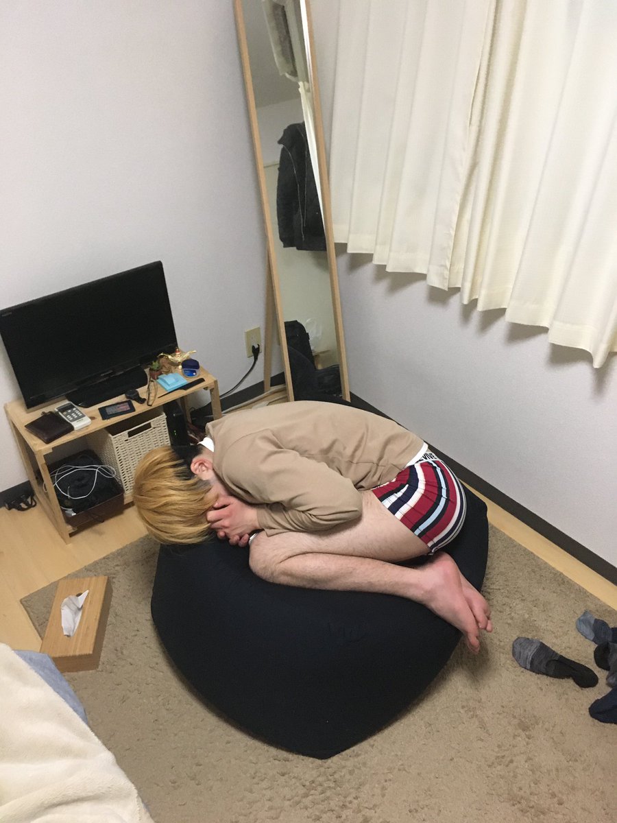 だい マナル隊 ヒゲ枠 Pa Twitter 友達ん家泊まってるんだけど あえて風呂場でおしっこしていい って聞いたら ダメ って言われていじけてる図 おしっこをどこでしようと俺の勝手じゃん