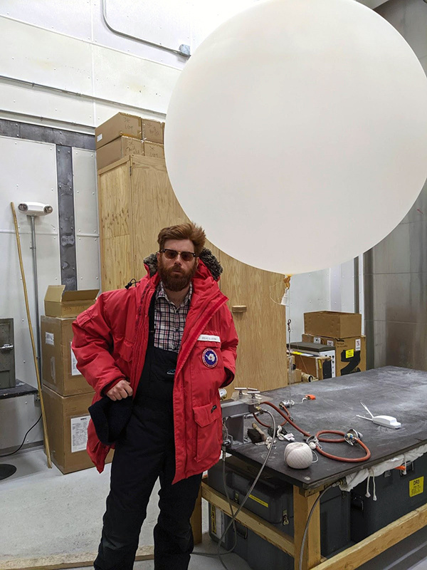 DrexelUniv's tweet photo. Steve Sclafani, a doctoral student in physics, spent over a month at the South Pole supporting research at the IceCube Neutrino Observatory! (📸: Yuya Makino) https://t.co/WwTBxAfPnF https://t.co/sNkxJUODfR