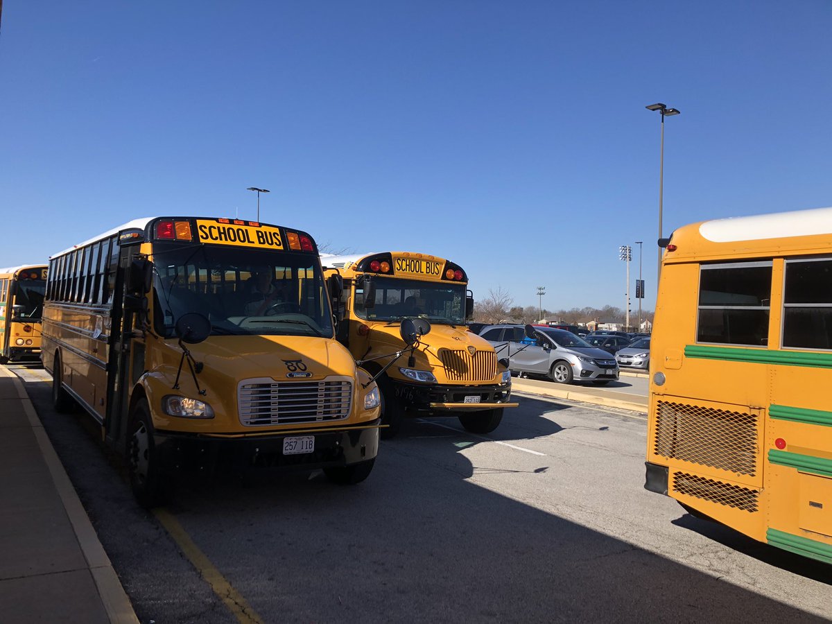 sink_corey's tweet photo. Buses full of Longhorn Service Volunteers! #impact #serviceiscool #HornsUp π€ https://t.co/KOucQvHwM5