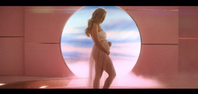 Watch LizzyWurst's leaked NSFW photo on TwXstars