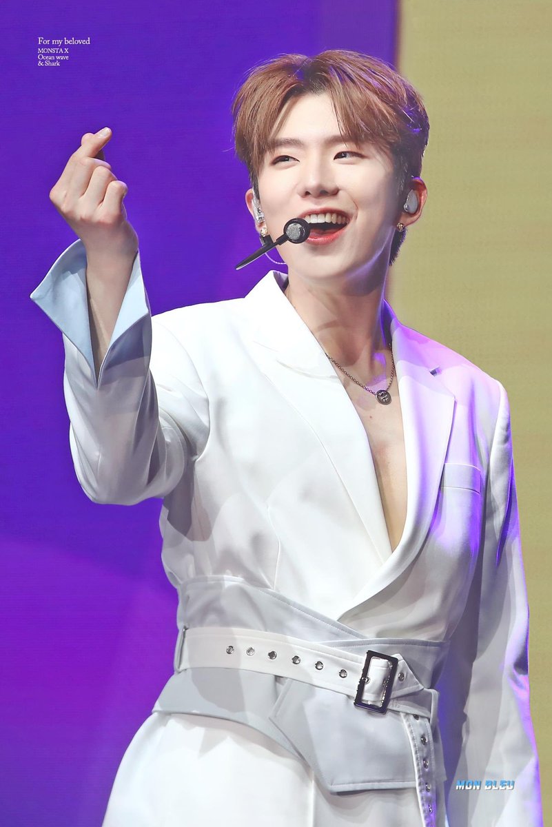 kaist (kihyun waist); a thread because no one ever talks about it and it's pissing me off.[videos & pics]