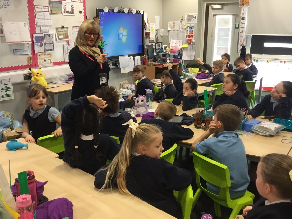 RachelMteacher's tweet photo. Today @Cllrdeniseward explained her job roles - both as a councillor and a hairdresser!!! @CareersWeek @RScottPrimary https://t.co/rUmVX6tAiA
