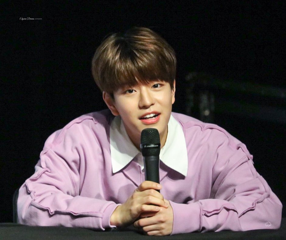 — 200305  ↳ day 65 of 366 [♡]; dear seungmin, i finally talked with my friends and i honestly missed them so much, i even cried while texting them because isolation is definitely not the answer when you feel sad,anyways i hope you’re healthy and happy, i love you so much