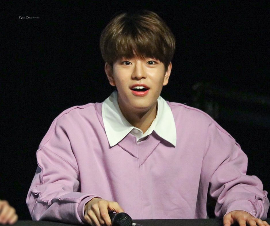 — 200305  ↳ day 65 of 366 [♡]; dear seungmin, i finally talked with my friends and i honestly missed them so much, i even cried while texting them because isolation is definitely not the answer when you feel sad,anyways i hope you’re healthy and happy, i love you so much