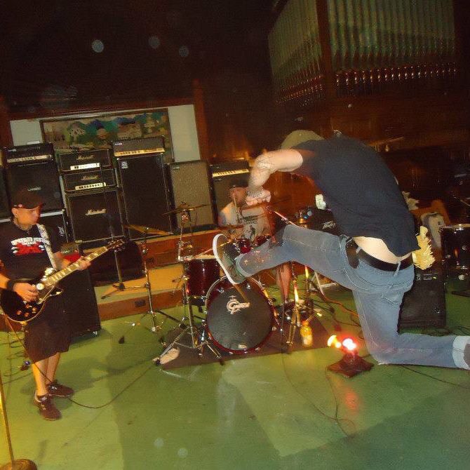 jonnydisaster's tweet photo. CRY HAVOC! IN RUTLAND VT, 2011-12ISH. ALWAYS HAD A GREAT TIME PLAYING UP THERE, STOKED WE’VE BEEN PLAYING VT AGAIN THE LAST COUPLE YEARS. FRI APRIL 10TH WE’LL BE BACK IN BURLINGTON. COME RAGE #CRYHAVOC #RUTLAND #BUTLINGTON #VT #VERMONT #PUNKROCK #HARDCOREPUNK #HCPUNK #THROWBACK https://t.co/JHrnv0l1mP