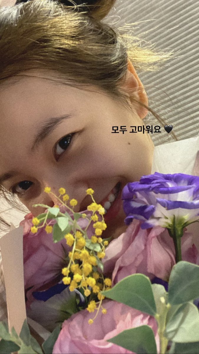 65/366YERI DAY!!!! felix posted:) yermlix best friends:) today was relaxing even if i still feel a bit off it’s ok because yeri is here:) she posted a cover today as a gift TO US!! she really is the best girl in the world and deserves all the happiness. i love kim yerim so much.