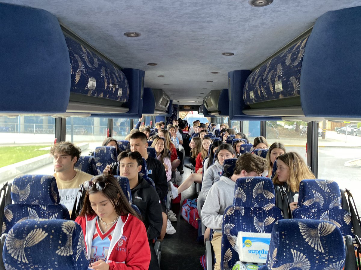 KNIGHTSFBcom's tweet photo. Wheels up on the rooter bus!!

@hhsKnights Boys Hoops Team plays tonight at 6 at Hoover HS in Fresno!!!

#BusinessTrip https://t.co/tq4XcdzzvL