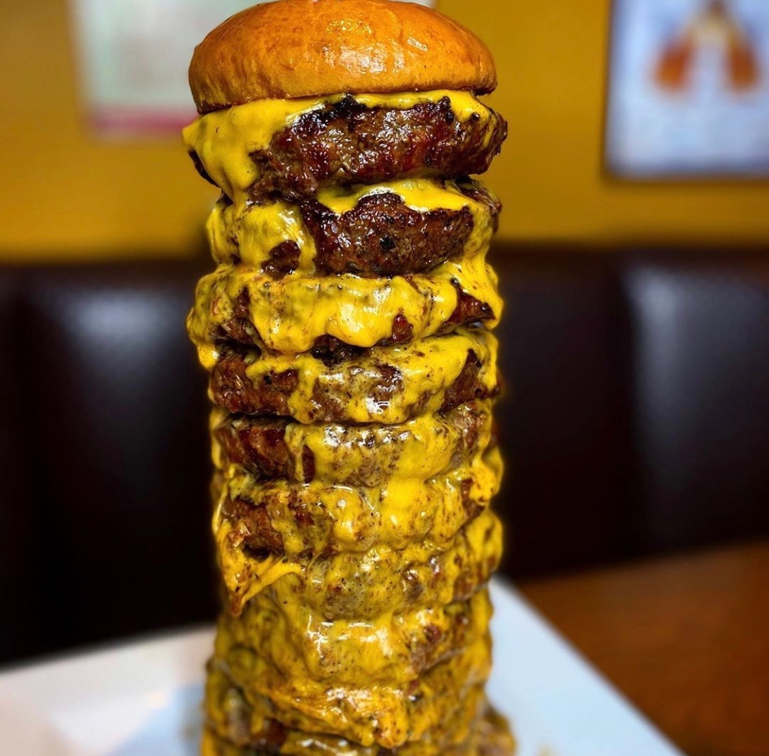 Square1Concepts's tweet photo. Stacks on stacks! 😜 🍔 
📍 @CBSquaredAZ

Photo: @rainaiscrazy https://t.co/yMEW833QgQ
