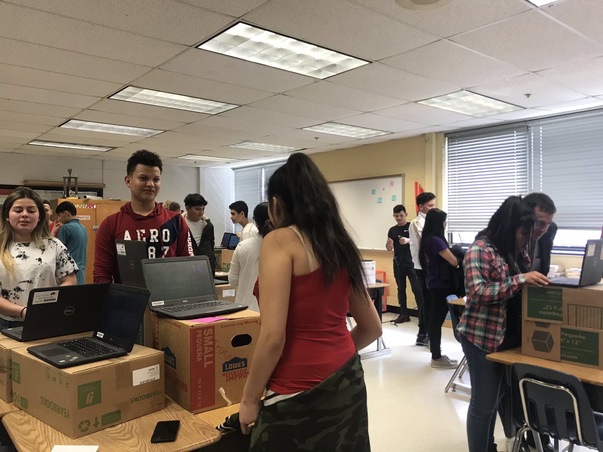 hblangstein's tweet photo. Incredible #exhibitionoflearning presentations by the ELs at @OaktonHS! Learned a lot about different historical figures and canβt decide who should be on our $20 bill! π€ Thank you to @MrsHovanec for the invite! #ESOL #newcomers #ELLinstruction https://t.co/eS3gRJbg4i