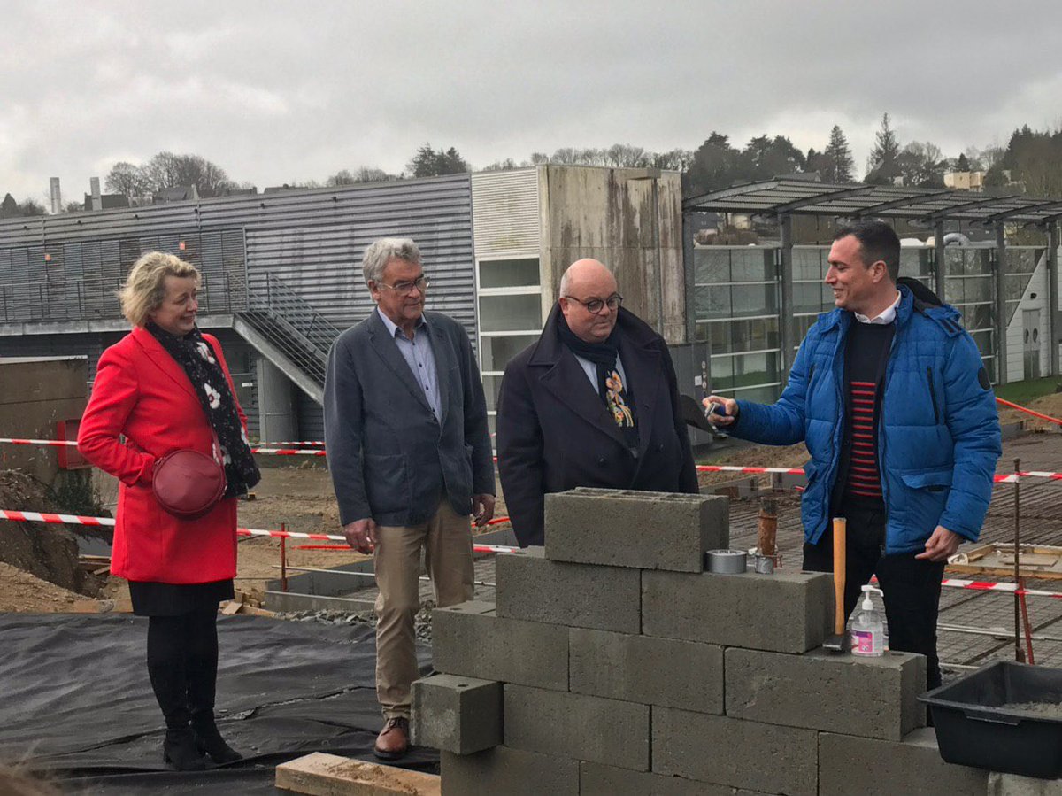 Karim_Ghachem's tweet photo. Pose de la 1ère pierre du nouveau plateau technique de l’ @Adria_Dvpmt #Quimper 
Un investissement d’importance pour la @regionbretagne en direction de l’innovation agroalimentaire  et du bien-manger. Bravo aux équipes de l’ADRIA https://t.co/QPFYPIPP9x