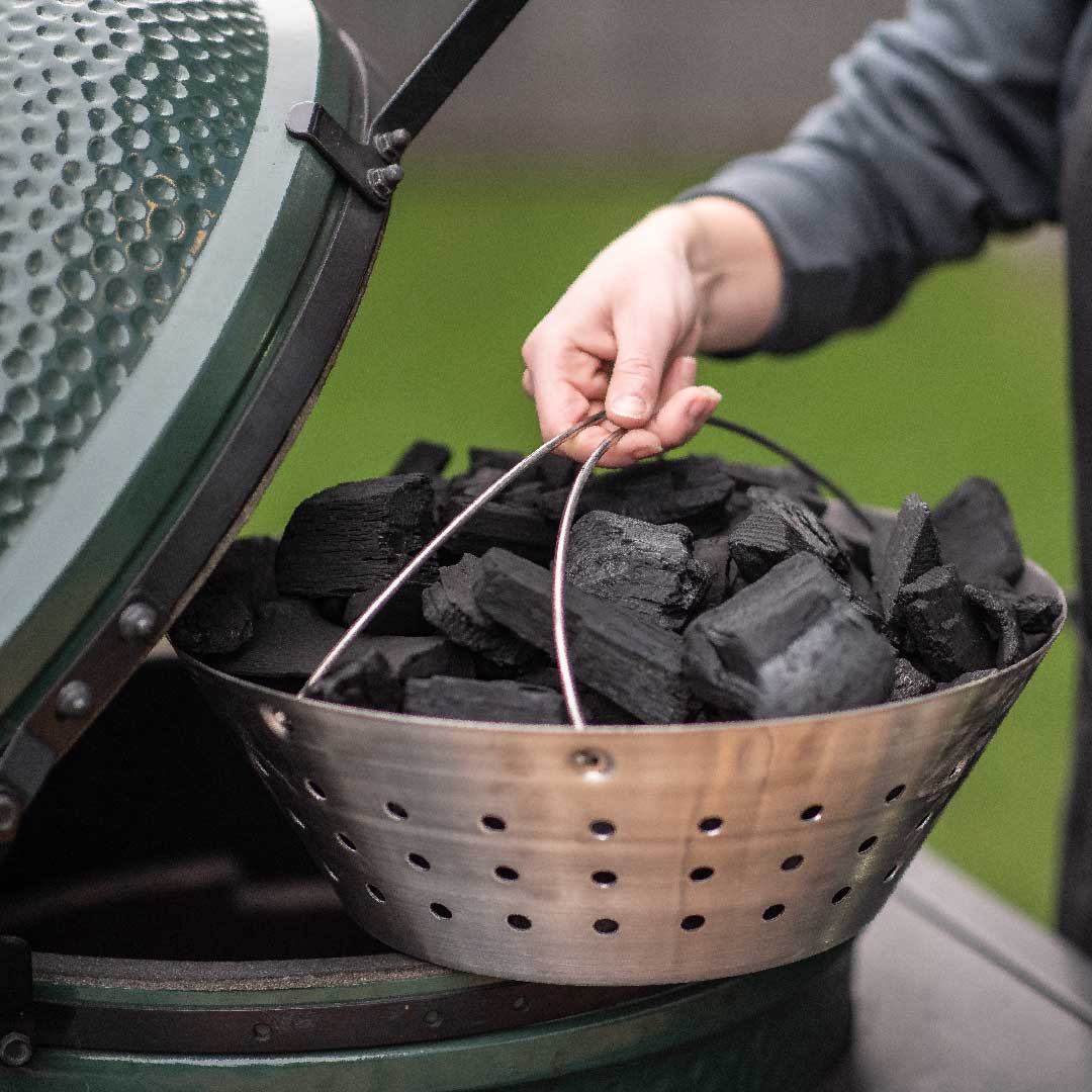 BigGreenEgg's tweet photo. EGG Tip: For the best air flow, clean out the ash and top off with fresh charcoal before each cook.
#BigGreenEgg #EGGtip #TheUltimateCookingExperience https://t.co/cRzTEEb2As