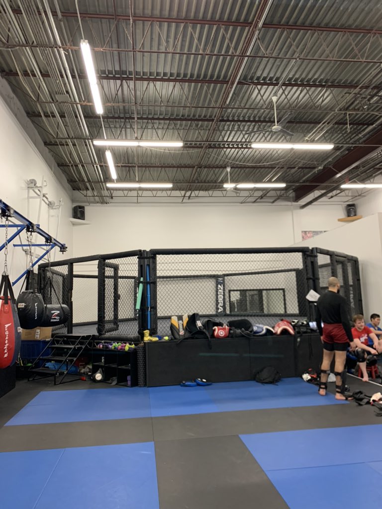 MikeUSMCRichman's tweet photo. It felt great to get back in there and get some rounds in with the academy crew. Seeing the new wave of young hungry up and coming fighters at the Academy is a refreshing and rejuvenating feeling!! #OperaNonVerba #DeedsNotWords https://t.co/zeG4rIcKta