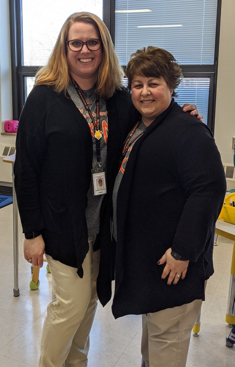 patchen2337's tweet photo. @LaFayetteTribe @HeatherSchuessl  #DrSuessWeek #TwinDay https://t.co/GgC02ovRou