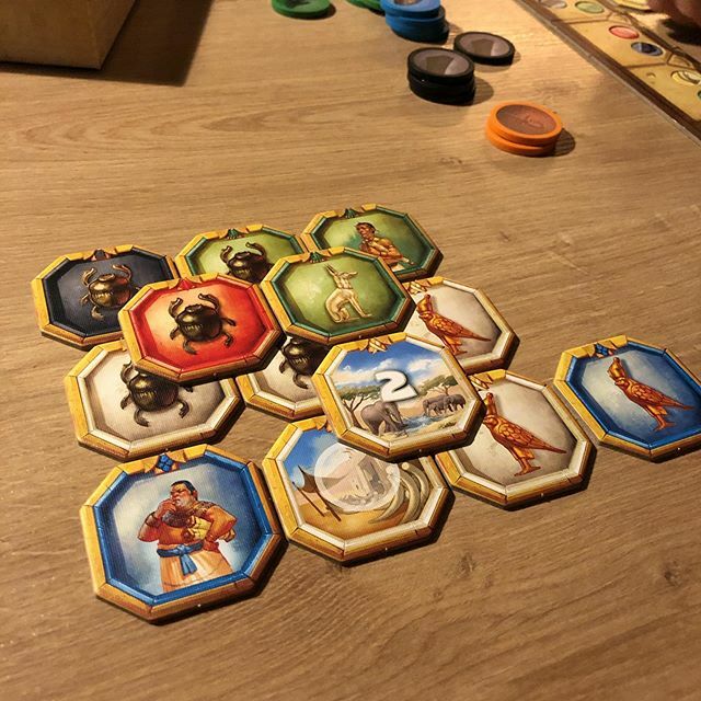 Hamtaro's tweet photo. Victoire de 2 points sur #ankhor ! Toujours aussi bon ce jeu et toujours aussi serré ! :) #j2s #boardgames #juegosdemesa #brettspiel https://t.co/7FDuTedfng