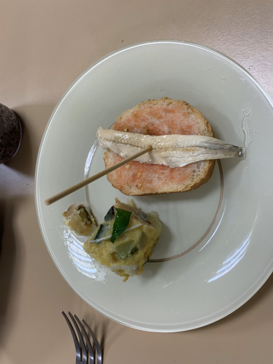 ModestJou's tweet photo. Arriba el moment de l’avaluació autèntica. Rubricada científicament amb els 6 sentits!! #teacherschef https://t.co/hnoExlC2CW
