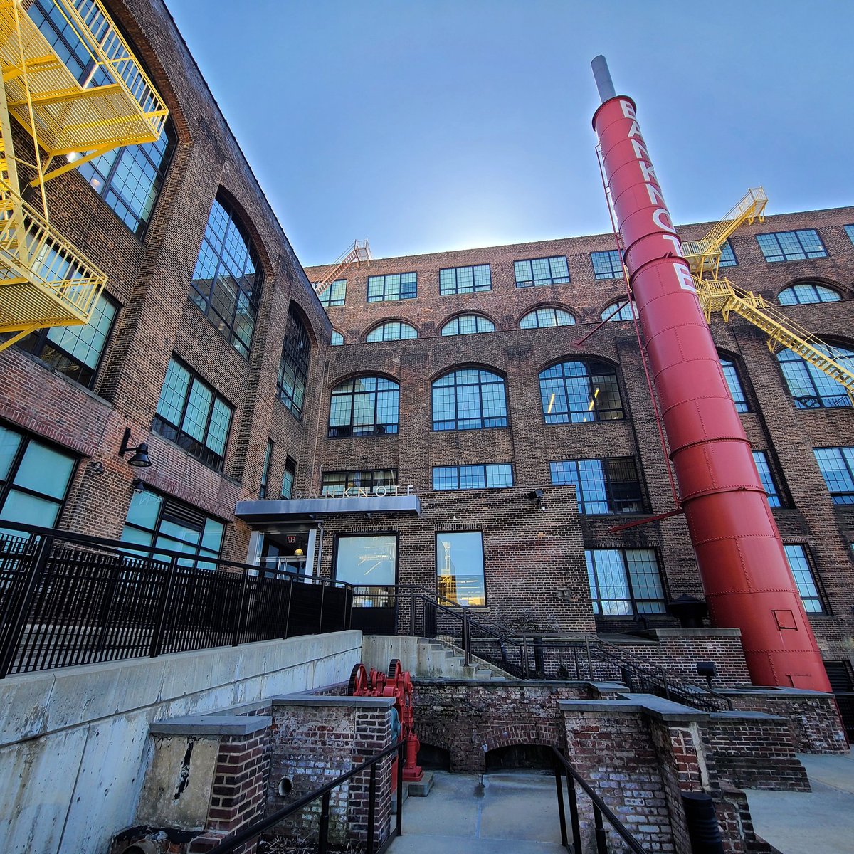 Welcome2theBX's tweet photo. The landmarked Banknote Building in #HuntsPoint, The #Bronx where once currencies were printed and coins were minted earning it's nickname as the penny factory by locals.
#welcome2thebronx https://t.co/oNd2hmgX94
