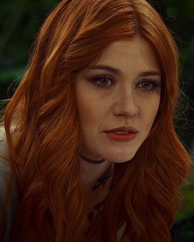 " I always thought there was a small portion of light in Jonathan's life , my brother . I will always be there for him even if it will be for the last time. " Clary added with a soft voice.

#Shadowhunters #RT