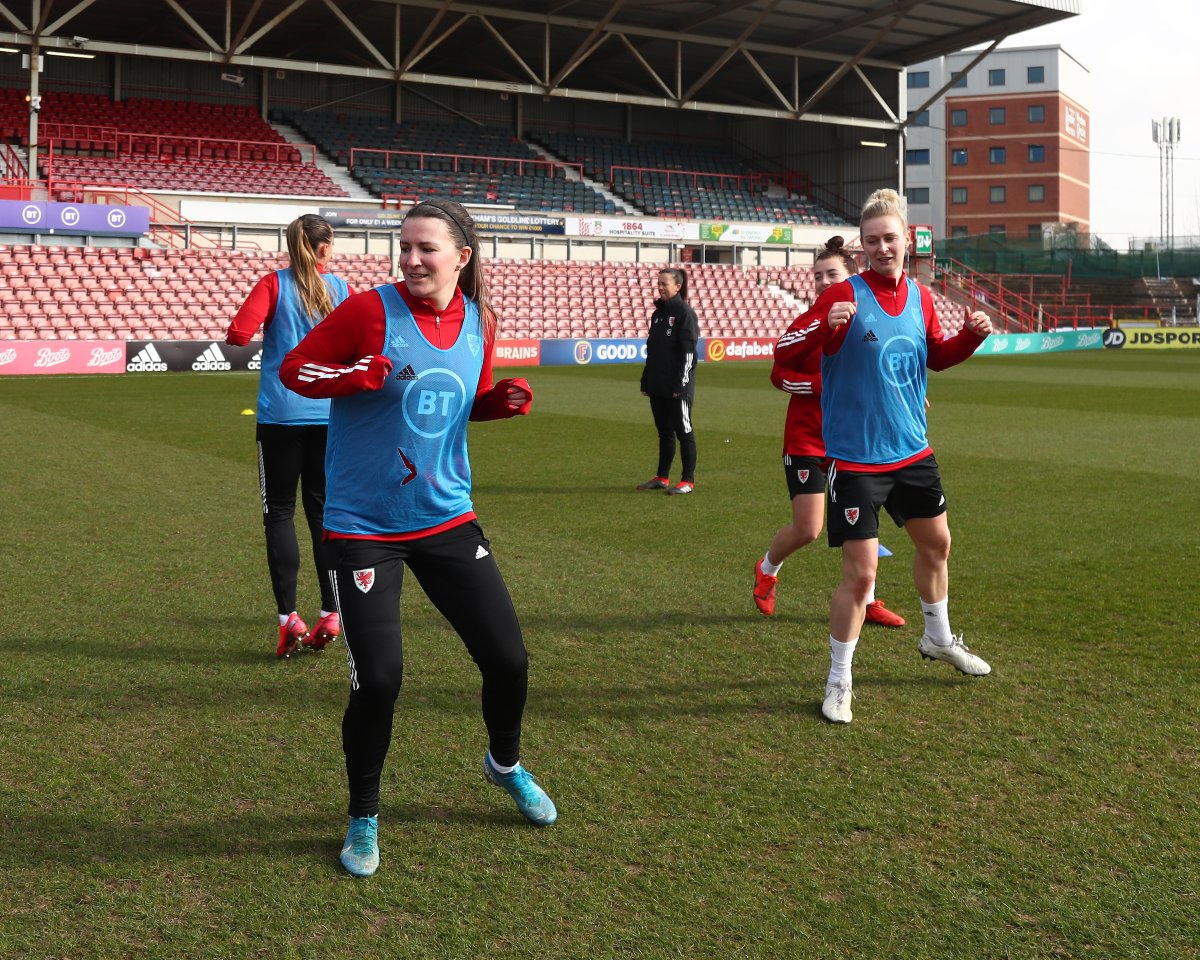 Cymru's tweet photo. Game ready 💪
Cefnogwch y merched fory!
🏴 v 🇪🇪
⏰ 19:00
🏟 Wrecsam
🎟 At the ground
#BeFootball | #TogetherStronger https://t.co/REzjsFJkX6