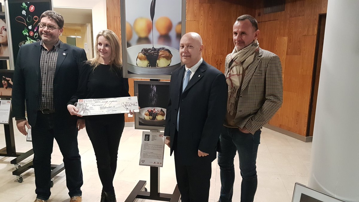 Civier61's tweet photo. La @CE_RhoneAlpes remet le premier prix du concours de photo organisé par son partenaire la Chambre de Métiers des pays de l'Ain. https://t.co/OZ5Oa426hm