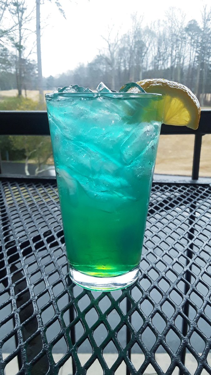 Another rainy day calls for another tasty drink special! Made with Tanqueray Gin, Lemon Juice, Blue Curacao, Melon Schnapps, Club Soda and Sprite, it's called "Two Drops in the Ocean"! On special all day today in the Lounge! #pinelakedrinkspecials #pinelakeccnc #plcc